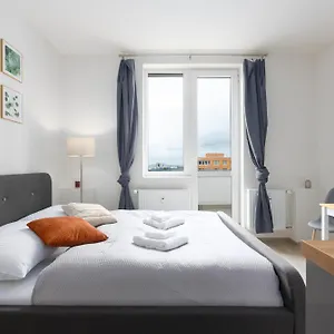 Apartmán U Metra S Terasou, Praha